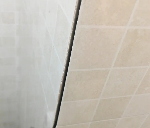 顺德瓷砖空鼓维修公司分享阳台瓷砖脱落的修复过程可以分为以下几个步骤